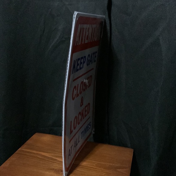 🎉HOST PICK🎉🆕 GATE SIGN FOR YOUR FENCE. - Picture 4 of 4